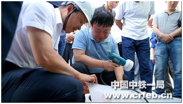 磁焊枪配图